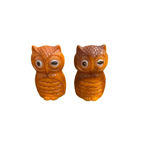 Vintage 70's Plastic Owl Salt Pepper Shakers Orange Brown Winking Eye Hong Kong - Picture 1 of 4